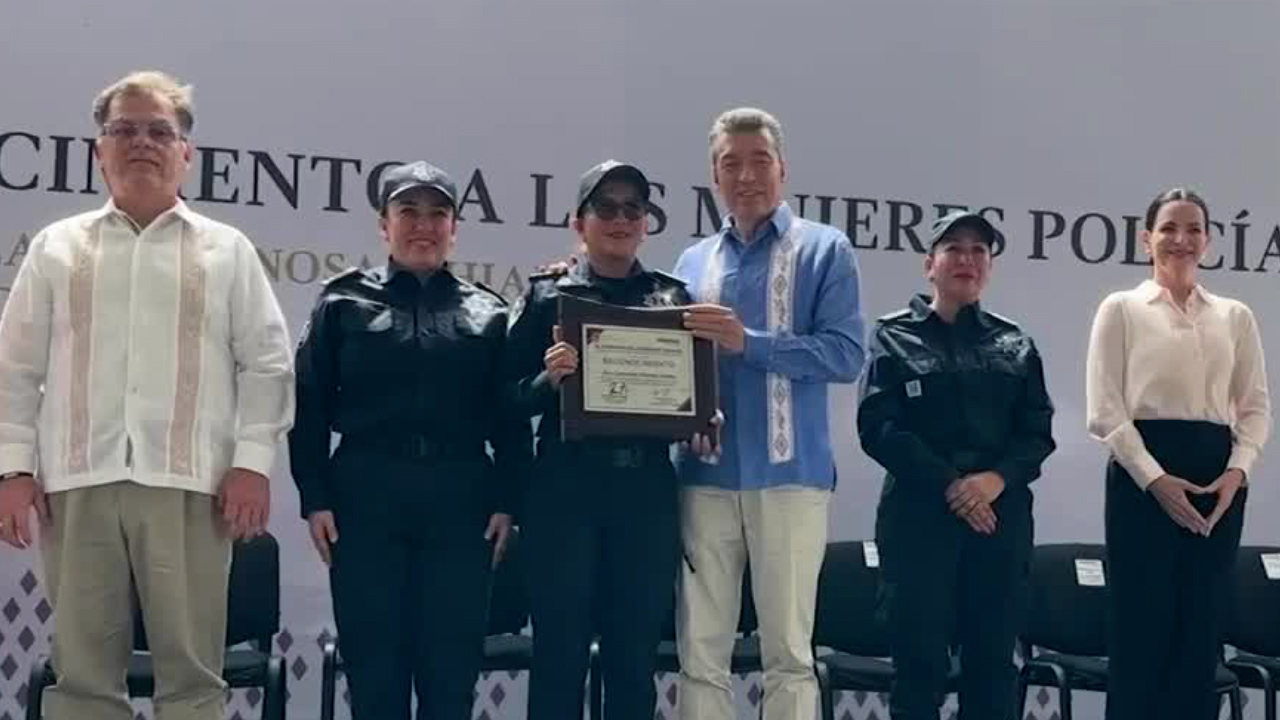 Entregan reconocimiento a mujeres policías en Chiapas