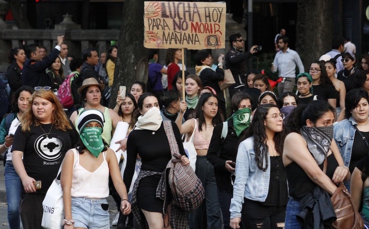 Gobierno de León se compromete a ofrecer disculpa pública a víctimas de represión de marcha feminista | Archivo