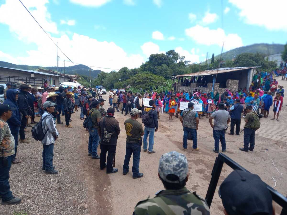 Miembros del CIPOG-EZ tomaron una carretera federal en Gro. | Especial