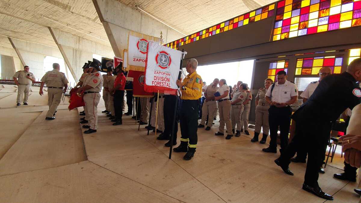 Participan corporaciones en celebración del Día del Bombero (Juan Carlos Munguía)