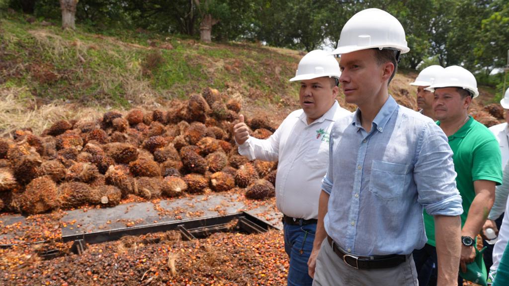 Velasco demanda apoyos para productores del campo