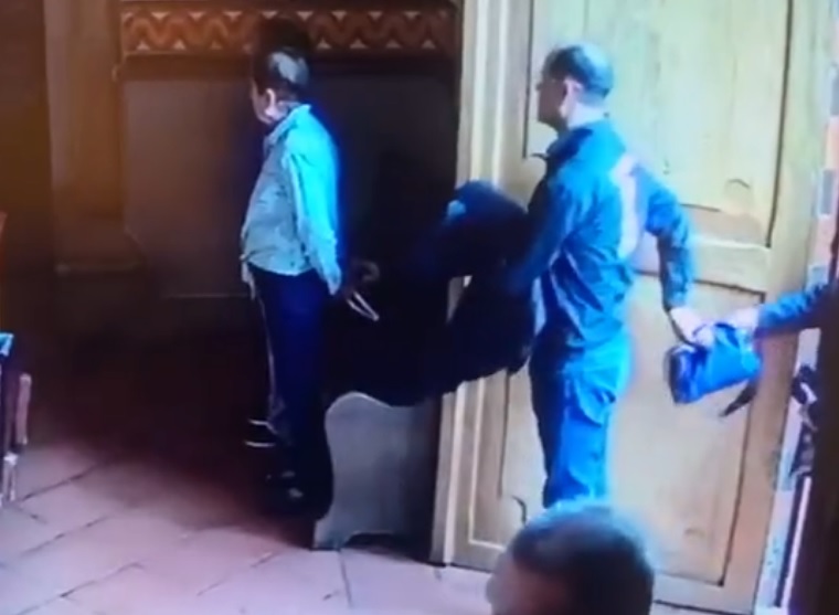 Imagen de los hombres que robaron el bolso durante la misa | Querétaro.