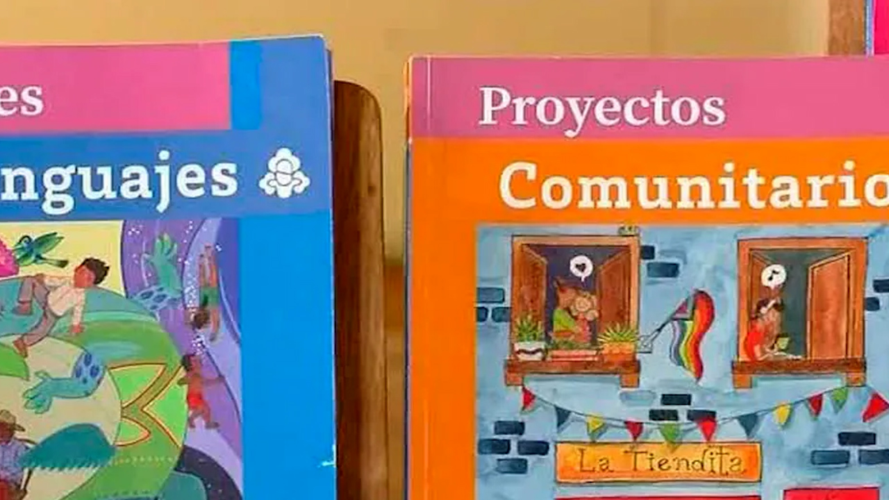 Jueza afirma que deben someterse a deliberación democrática los libros de texto