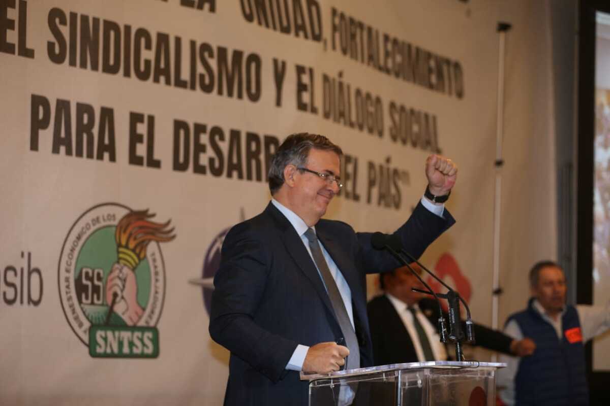 Marcelo Ebrard en reunión con líderes sindicales en la Ciudad de México | Javier Ríos