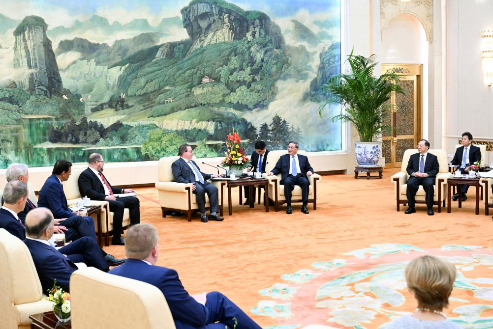 El primer ministro chino, Li Qiang, se reúne con una delegación del Consejo Empresarial Estados Unidos-China. (Xinhua/Zhang Ling)