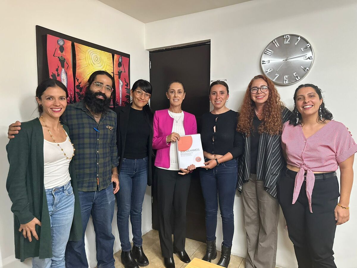 Sheinbaum se reunió con integrantes del colectivo Escuchemos. (Especial)