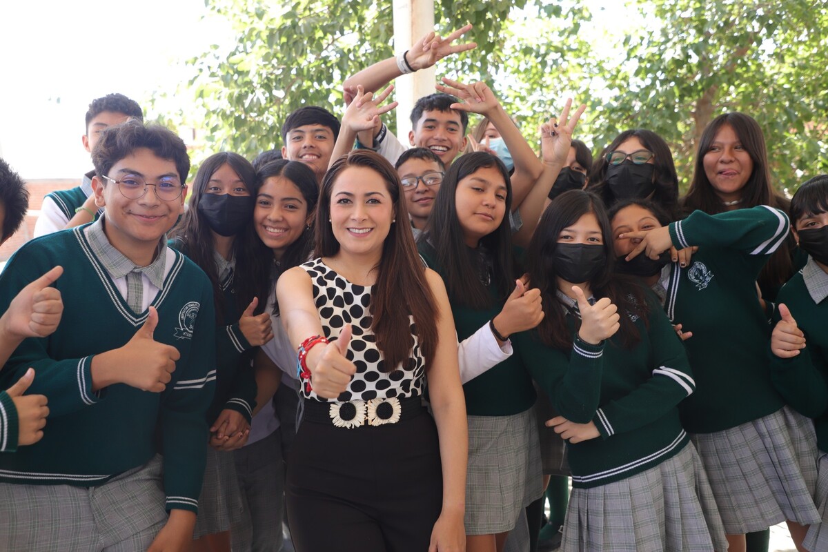 Tere Jiménez anuncia que las escuelas públicas de Aguascalientes contarán con internet. (Especial)