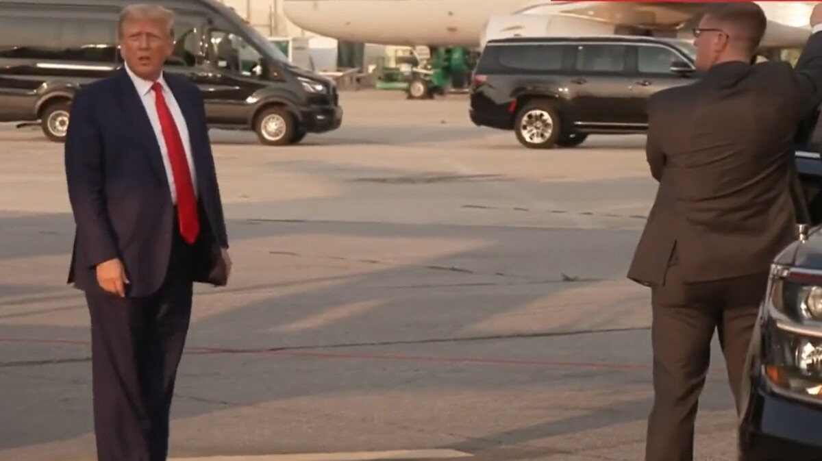 Donald Trump en su llegada a Georgia. (Twitter)