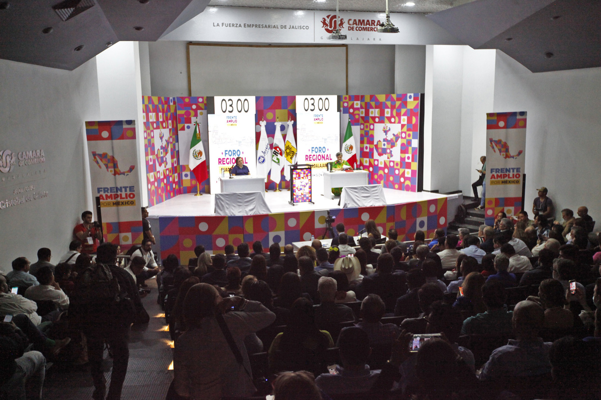 Foro del Frente Amplio por México realizaron en Guadalajara. (Fernando Carranza)