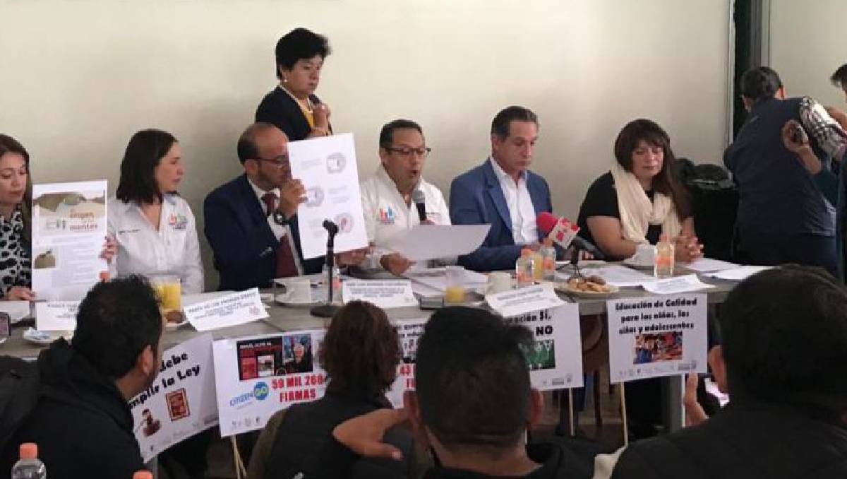 Integrantes de la Unión de Padres de Familia del Estado de México. (Especial)