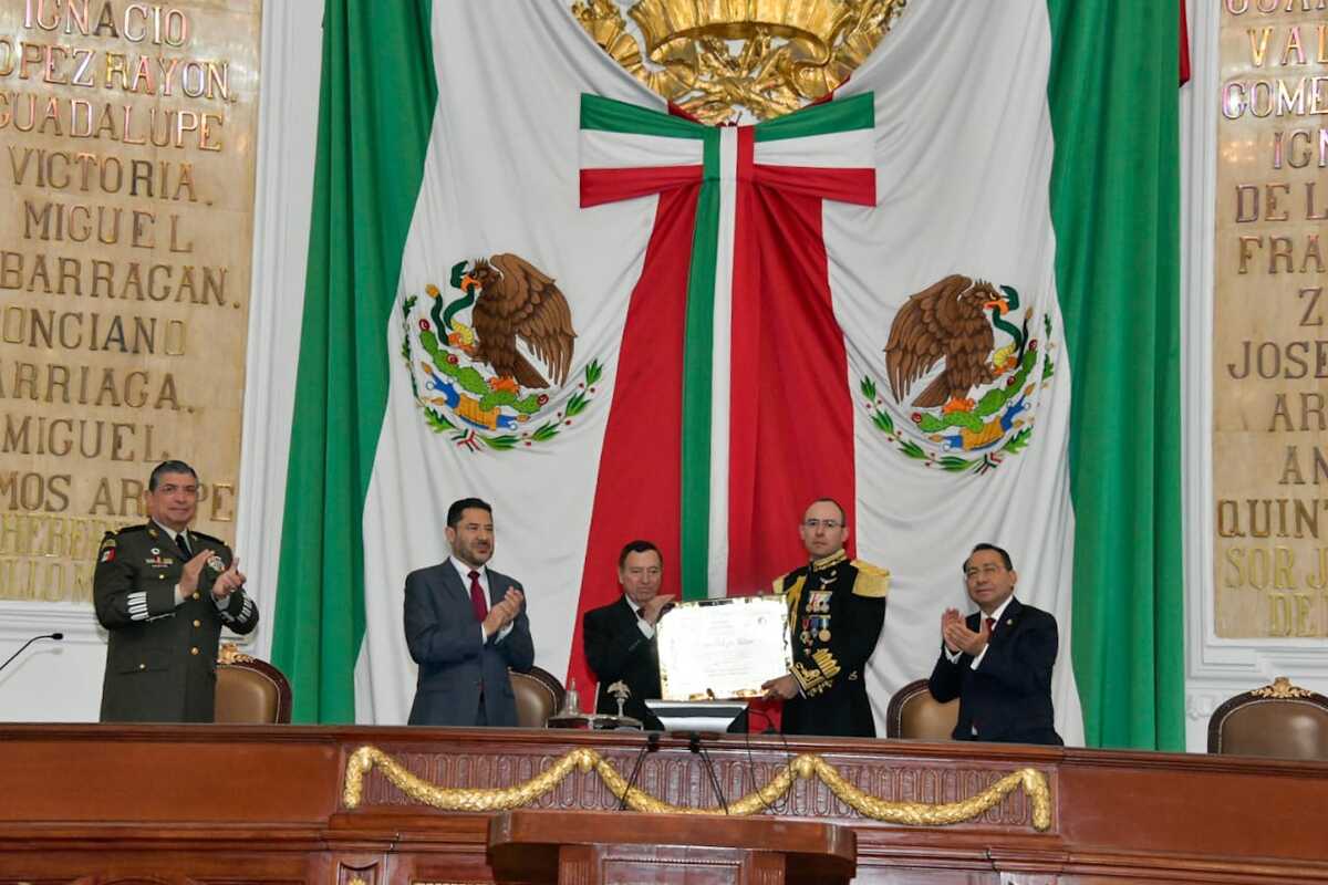 En Congreso de CdMx develaron letras en honor a Heroico Colegio Militar