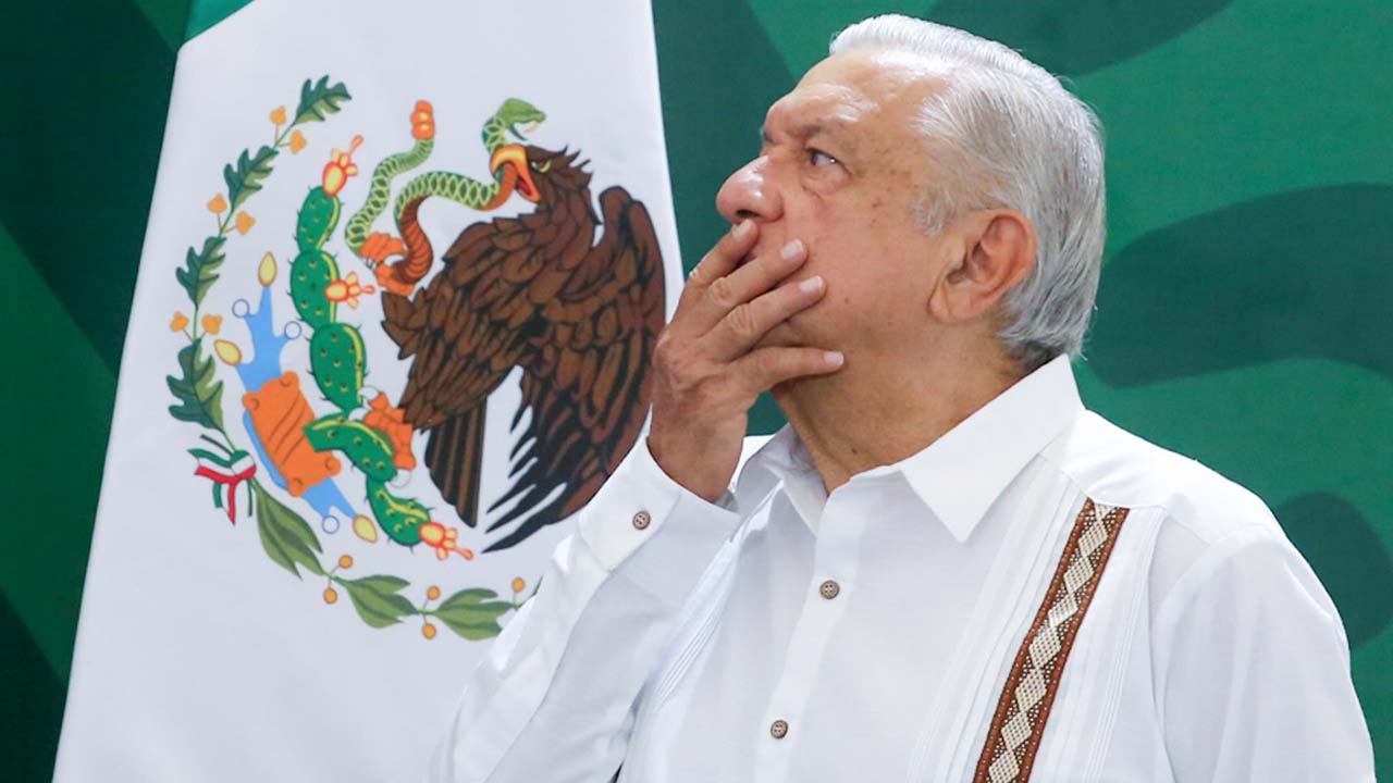 "Se vendió porque era una vergüenza"; dice AMLO de avión presidencial