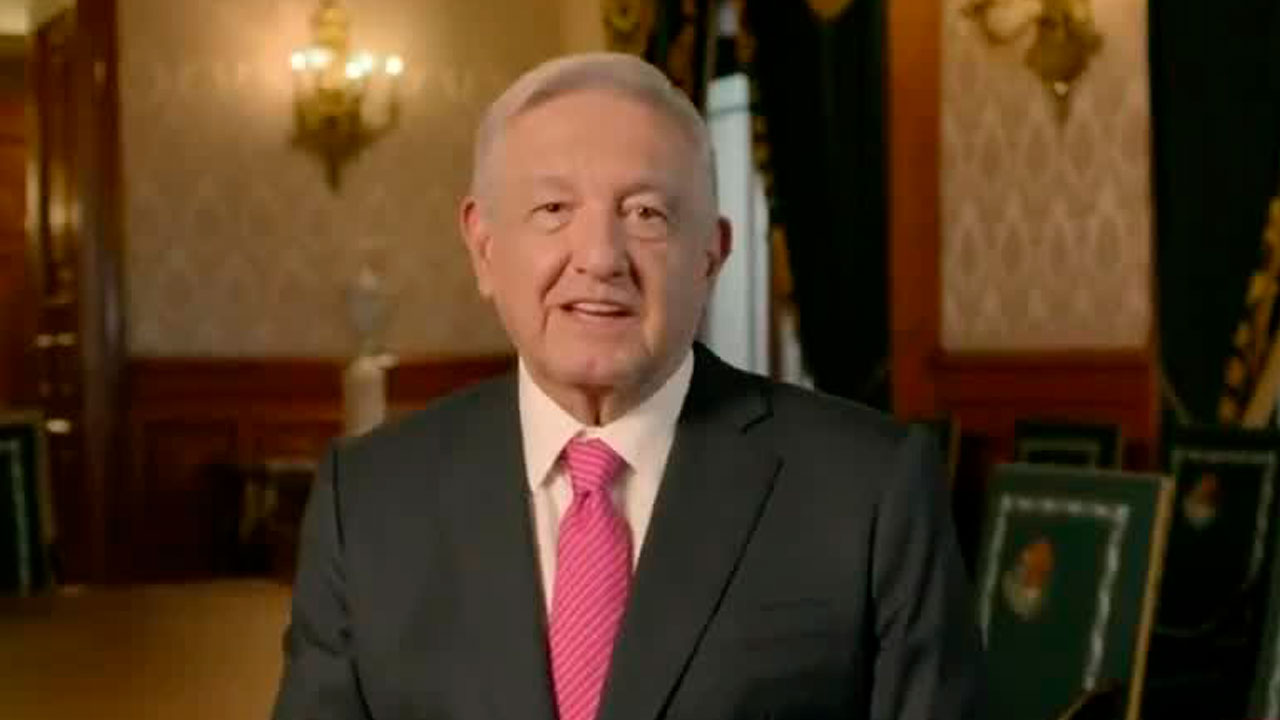 AMLO destaca la fortaleza del peso mexicano frente al dólar