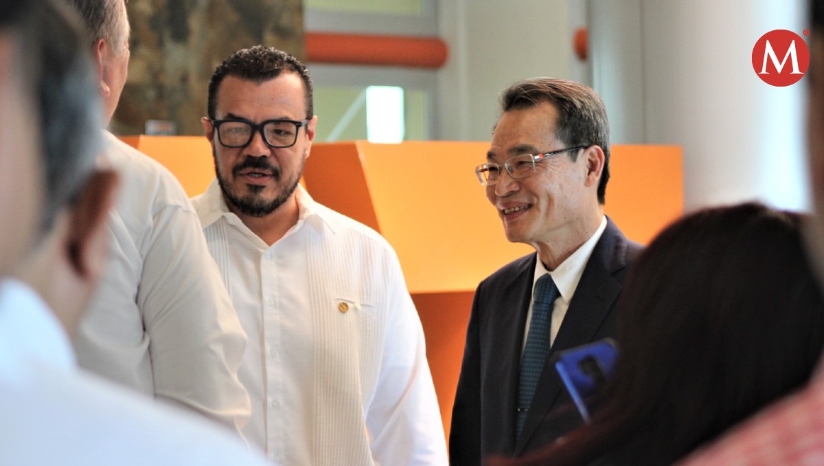 El rector de la UAT, Guillermo Mendoza y el embajador de Taiwán Armando Cheng.