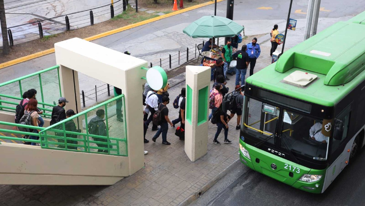 Ruta emergente en estación de la Línea 2 del Metro en Monterrey |  Roberto Alanís