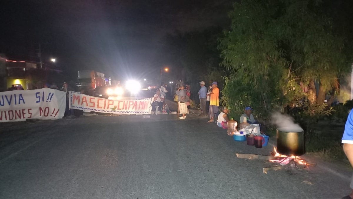 Cierran la Tehuacán-Coxcatlán en protesta contra el relleno sanitario | Especial
