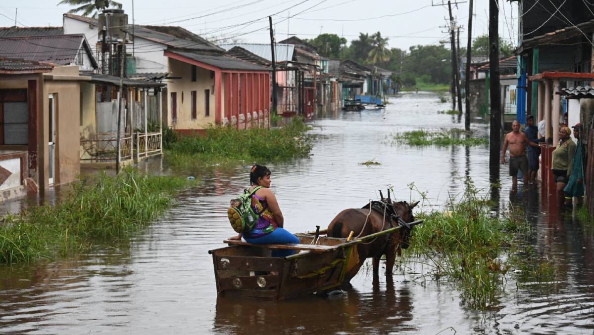 La isla permanece inundada por el paso de Idalia | AFP