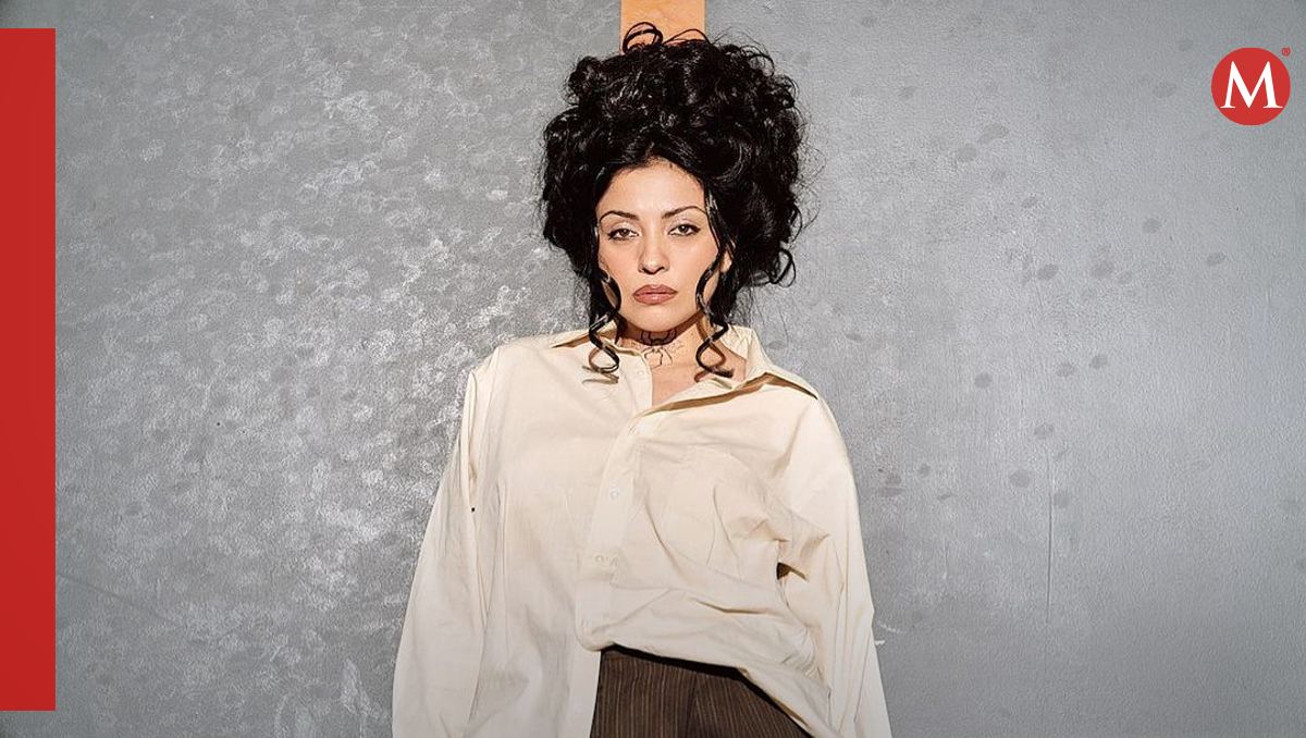 Mon Laferte será galardonada por Academia Latina de la Grabación