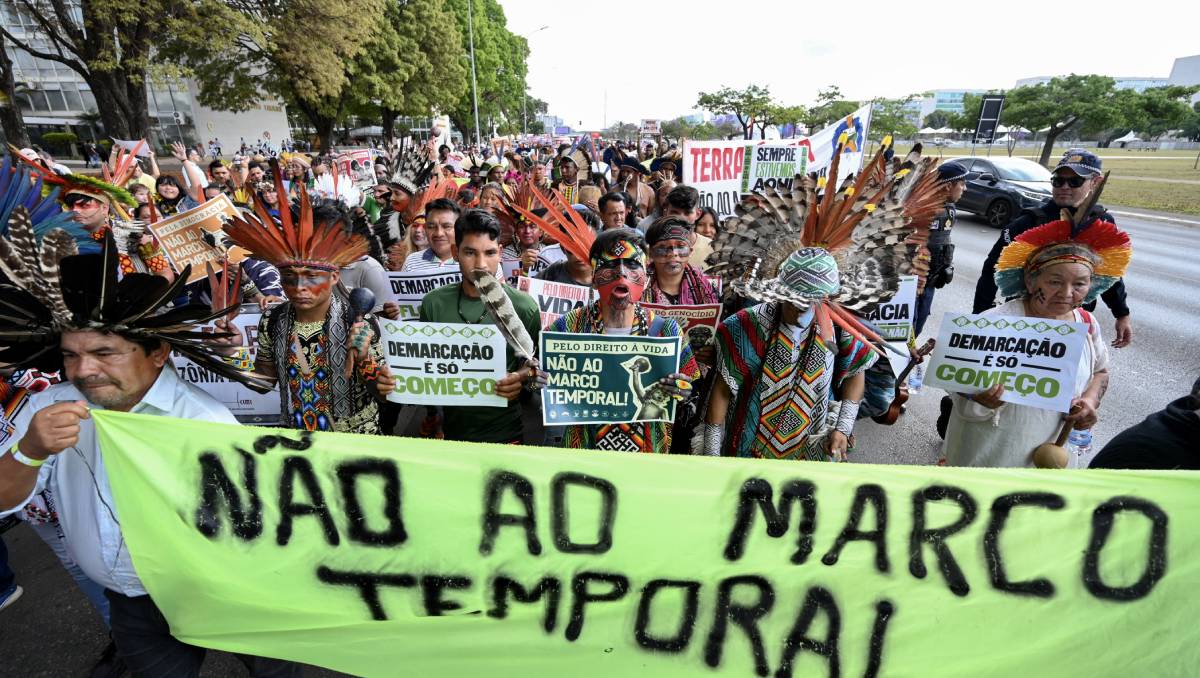 Grupos indígenas se manifestaron para exigir respeto a sus tierras | AFP