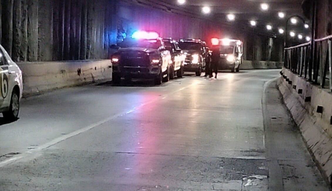 Los oficiales llevaron a cabo un acordonamiento sobre el interior del túnel. (Vicente Torres)