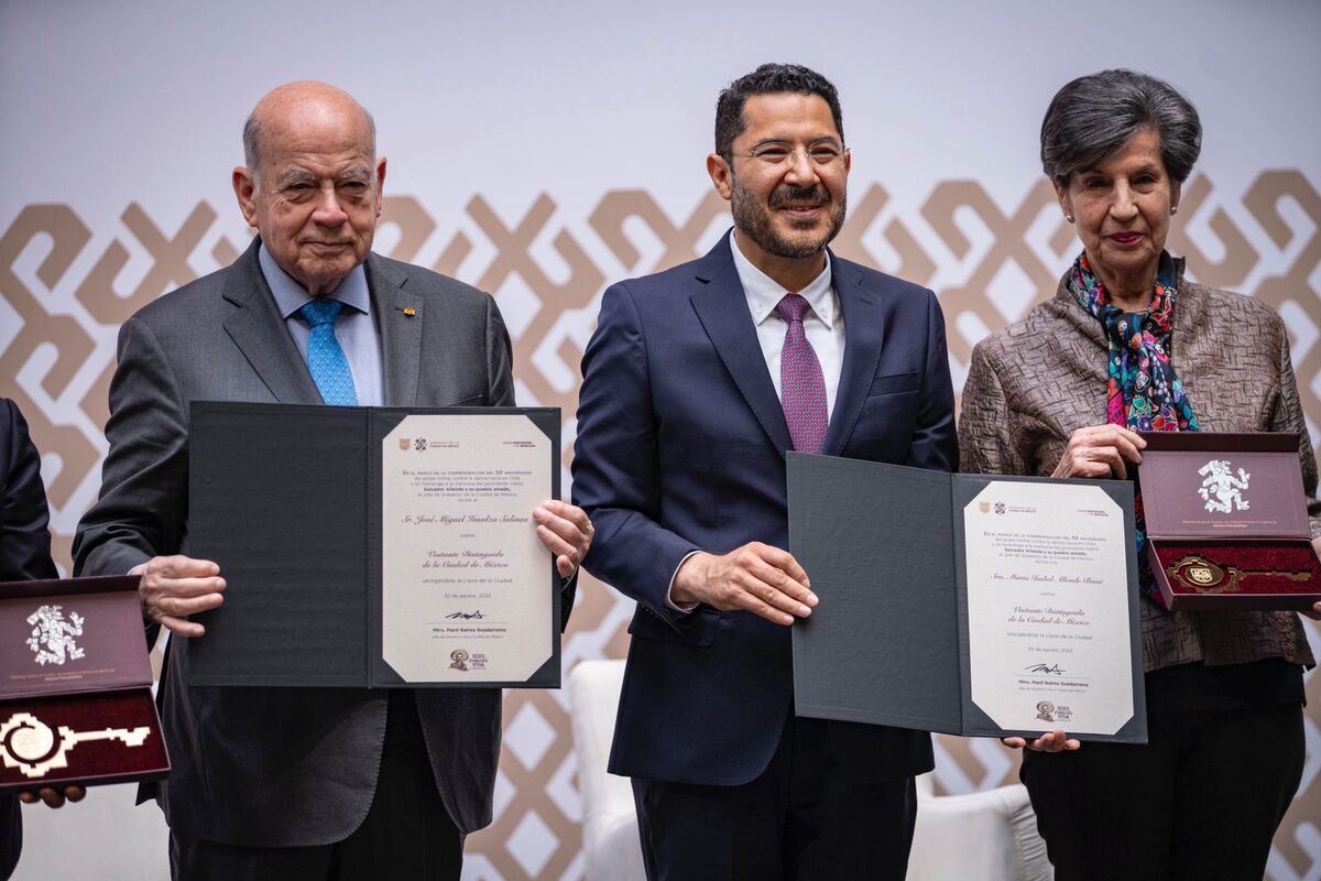 Senadores chilenos son reconocidos por el gobierno de Ciudad de México
