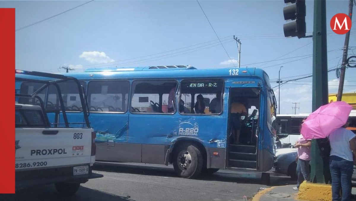 Camiones chocan en Escobedo. Foto: Leyda Estrada