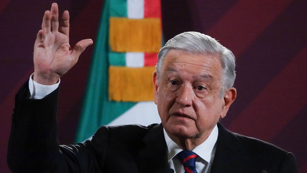 Protección Civil recomendó reducir vuelos en AICM, está a 150% de capacidad: AMLO