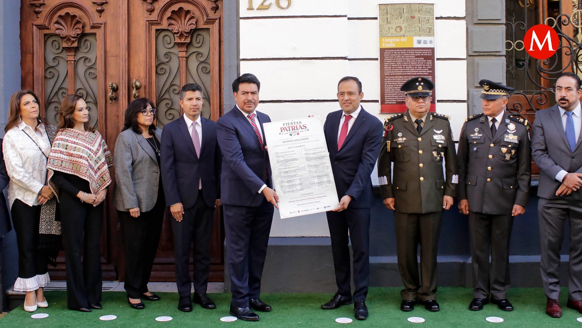 Colocan Bando Solemne de Fiestas Patrias | Agencia Enfoque