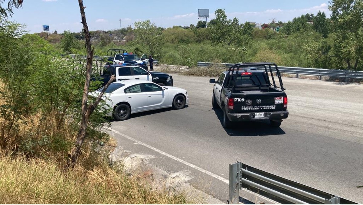 El cuerpo fue encontrado en la orilla del río Santa Catarina. | Agustín Marínez