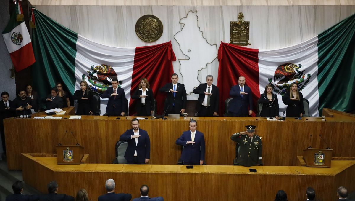 Autoridades del Poder Ejecutivo, Legislativo y Judicial, así como jefes militares y alcaldes acudieron a la ceremonia. Jorge López