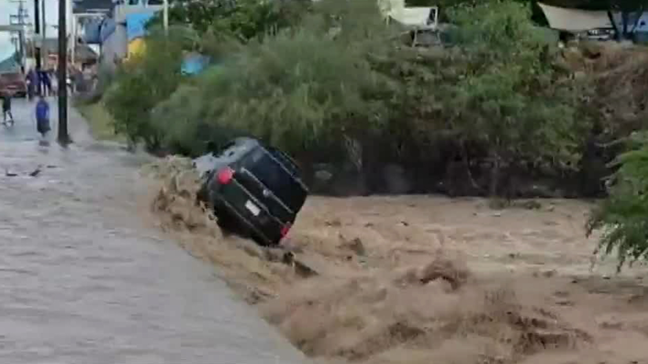 En Baja California un hombre de 90 años es arrastrado por un arroyo