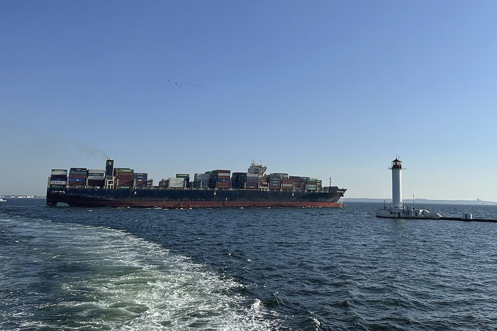 Un buque de carga con pabellón de Hong Kong abandona el puerto de Odesa | Agencia AP
