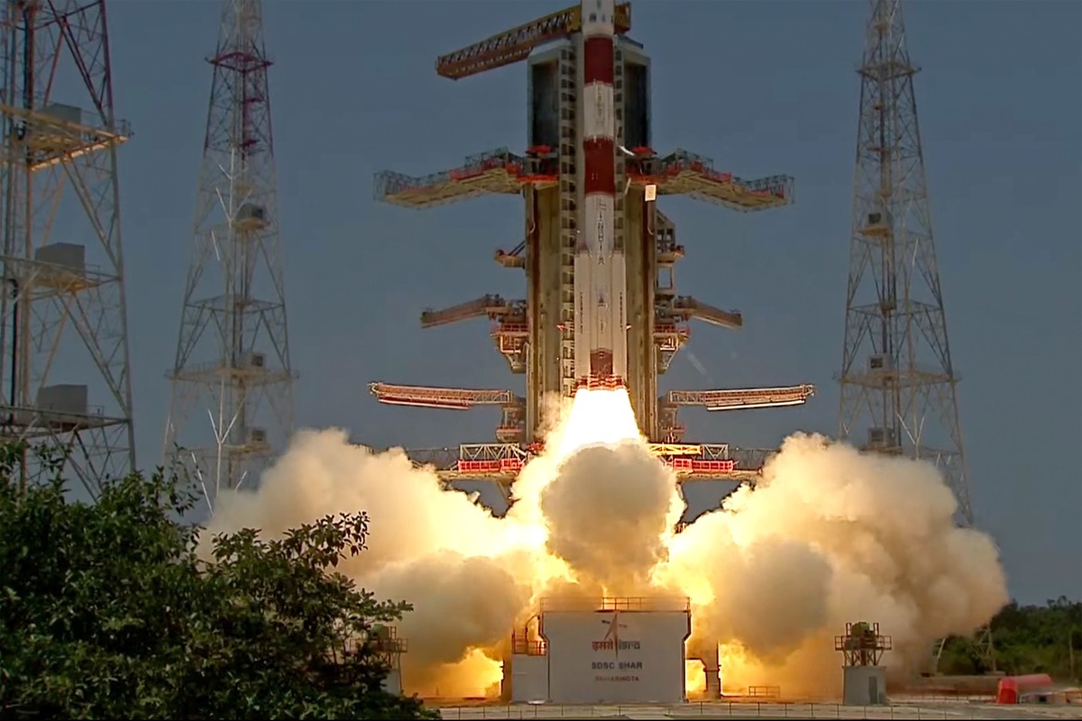 India lanza sonda para estudiar el Sol tras exitoso aterrizaje en el polo sur de la Luna | AP