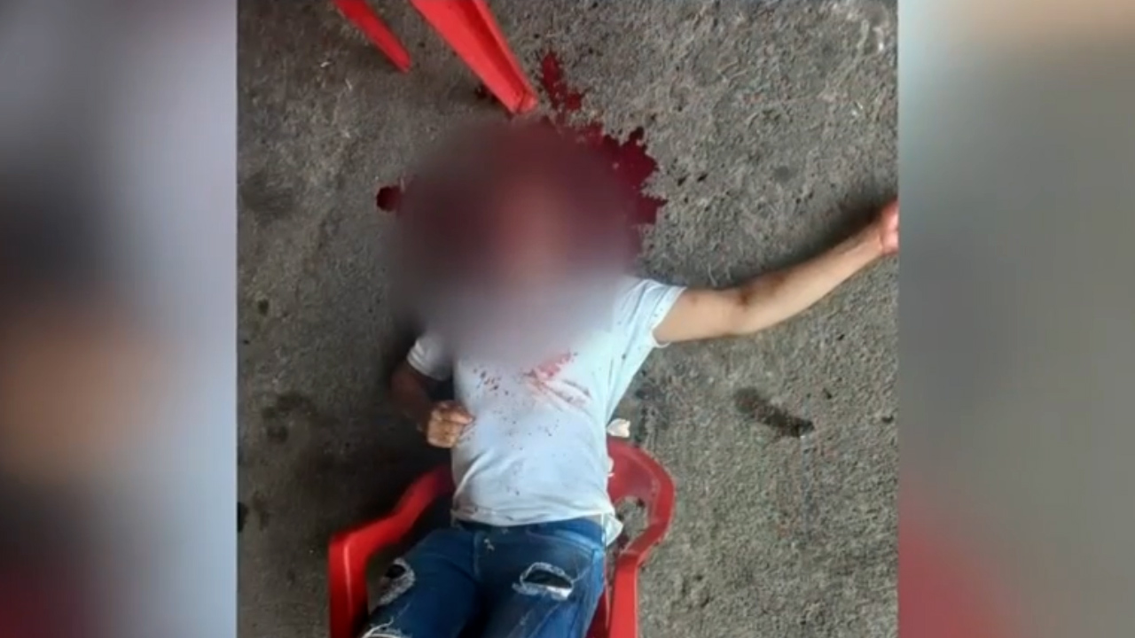 Balean a dos hombres en puesto de tacos en Colima