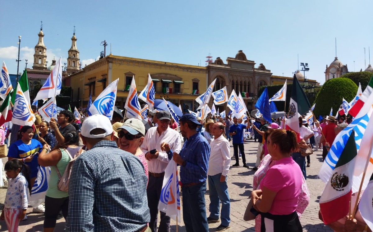 Leoneses se reúnen en el centro de la ciudad | Guillermo Esquivel