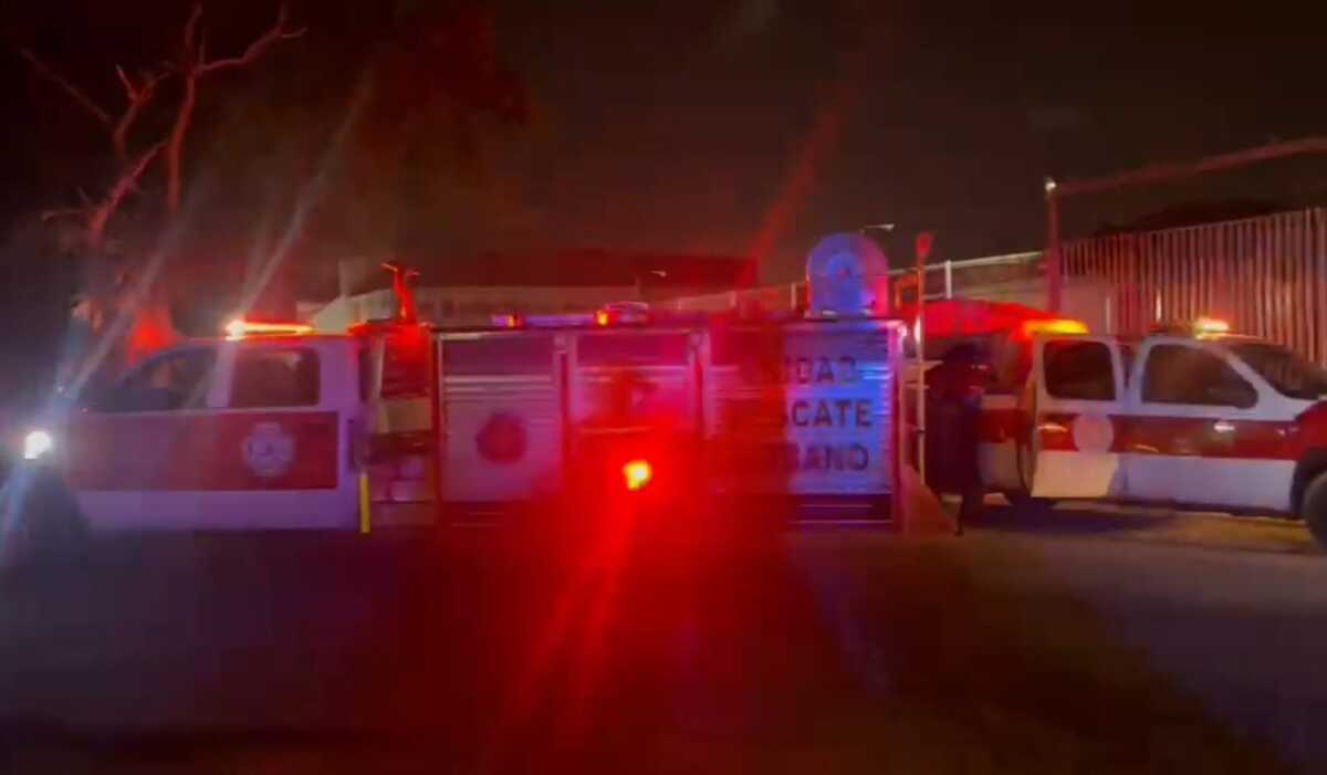 Elementos del Heroico Cuerpo de Bomberos y Protección Civil atendieron el incidente (Pablo Vázquez)
