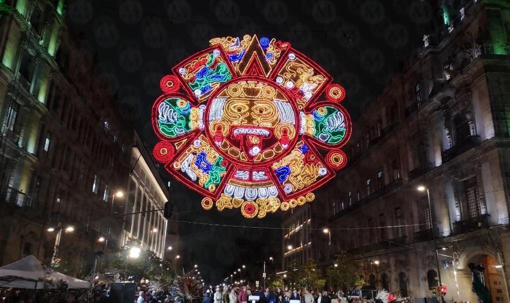 Zócalo capitalino se llena de luz y color para las fiestas patrias | Jorge Becerril