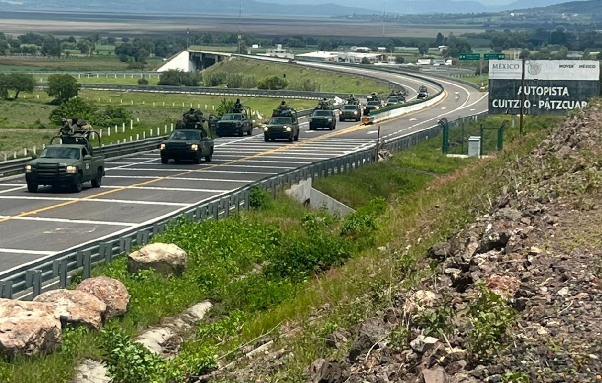 Elementos de la Sedena ingresando a Michoacán (Foto: Elizabeth Guzmán)