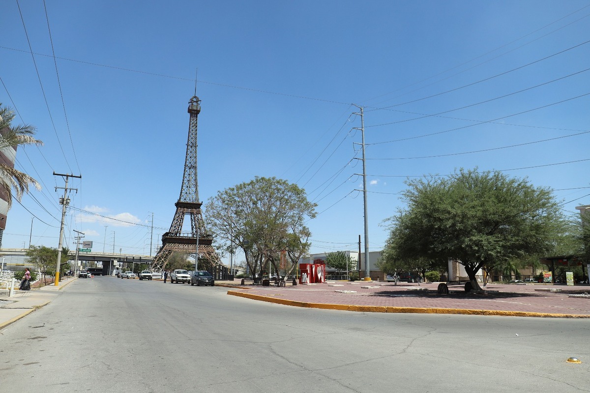Plaza Torre Eiffel. | Rolando Riestra