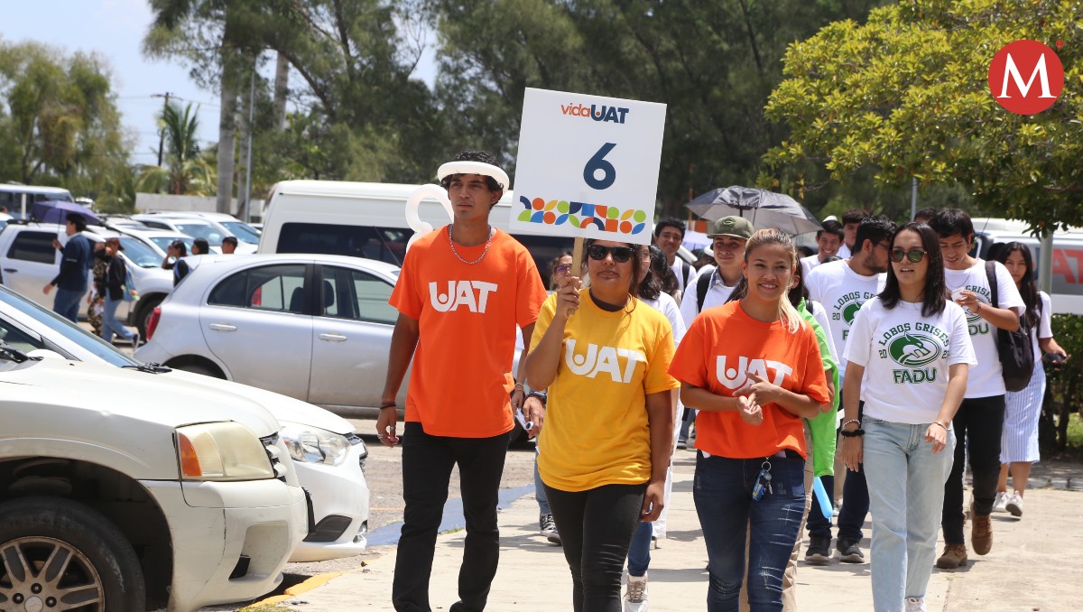 Alumnos de la Universidad Autónoma de Tamaulipas (UAT) Sur. (Yazmín Sánchez)