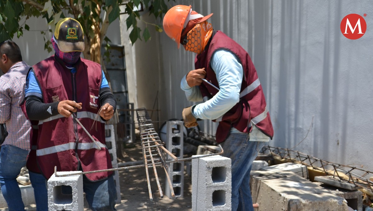 Trabajadores en el sector de la construcción en Tamaulipas.