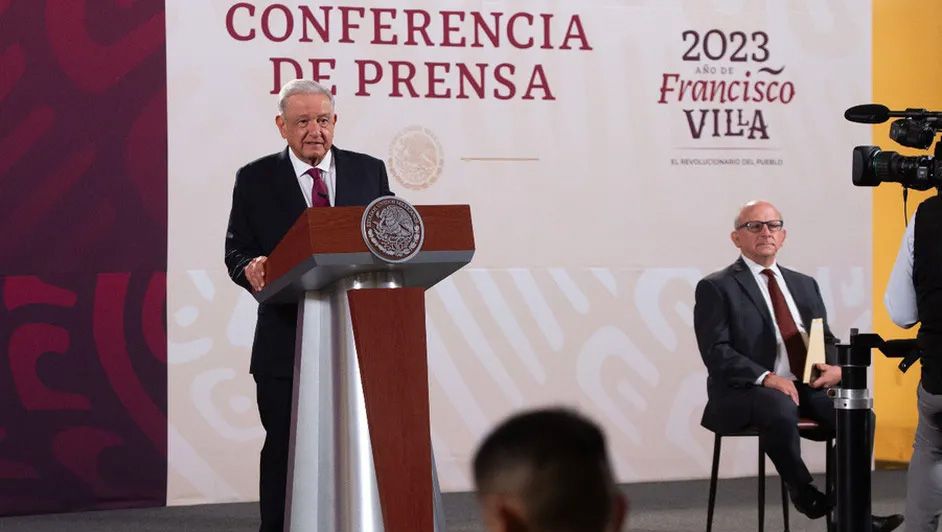 Si Ebrard es candidato independiente, Xóchitl Gálvez podría terminar en tercer lugar en 2024: AMLO