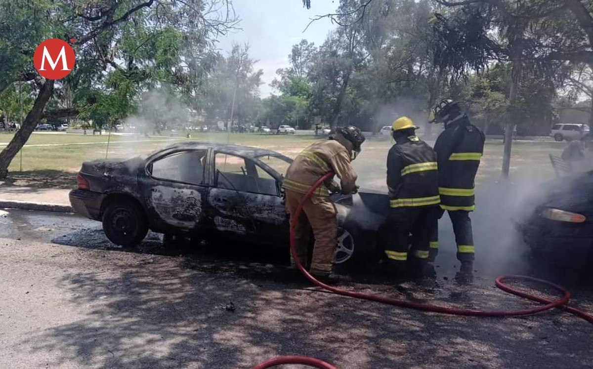Se incendia auto en la colonia Estadio de Ciudad Madero