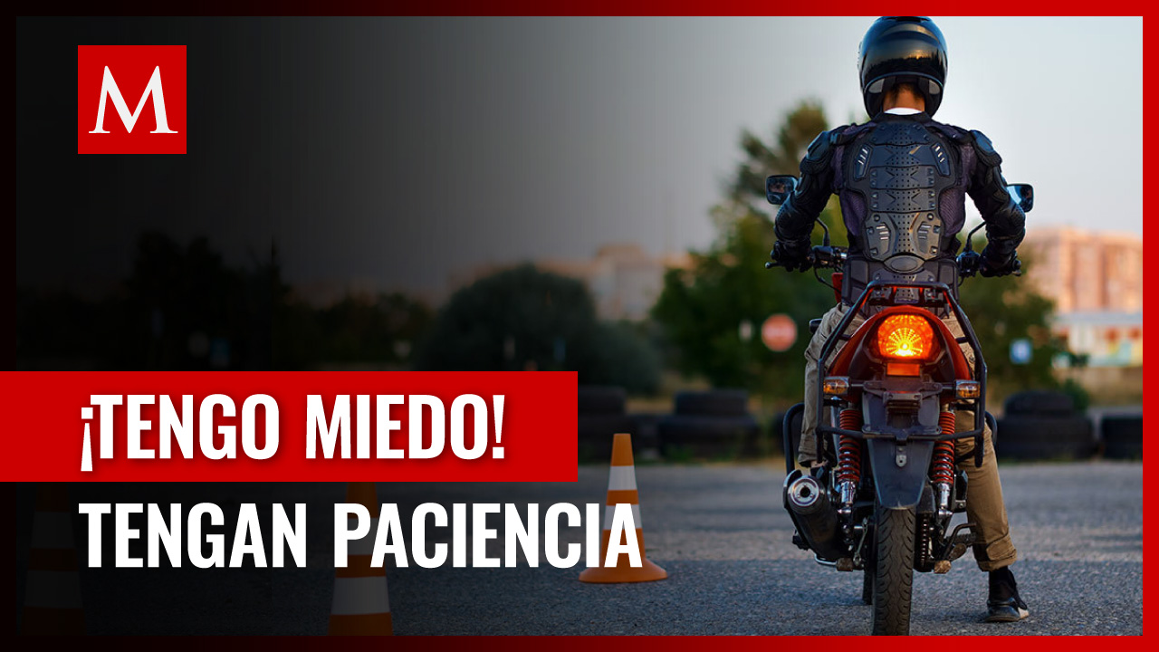 Motociclista 'principiante' llama la atención con cómico cartel