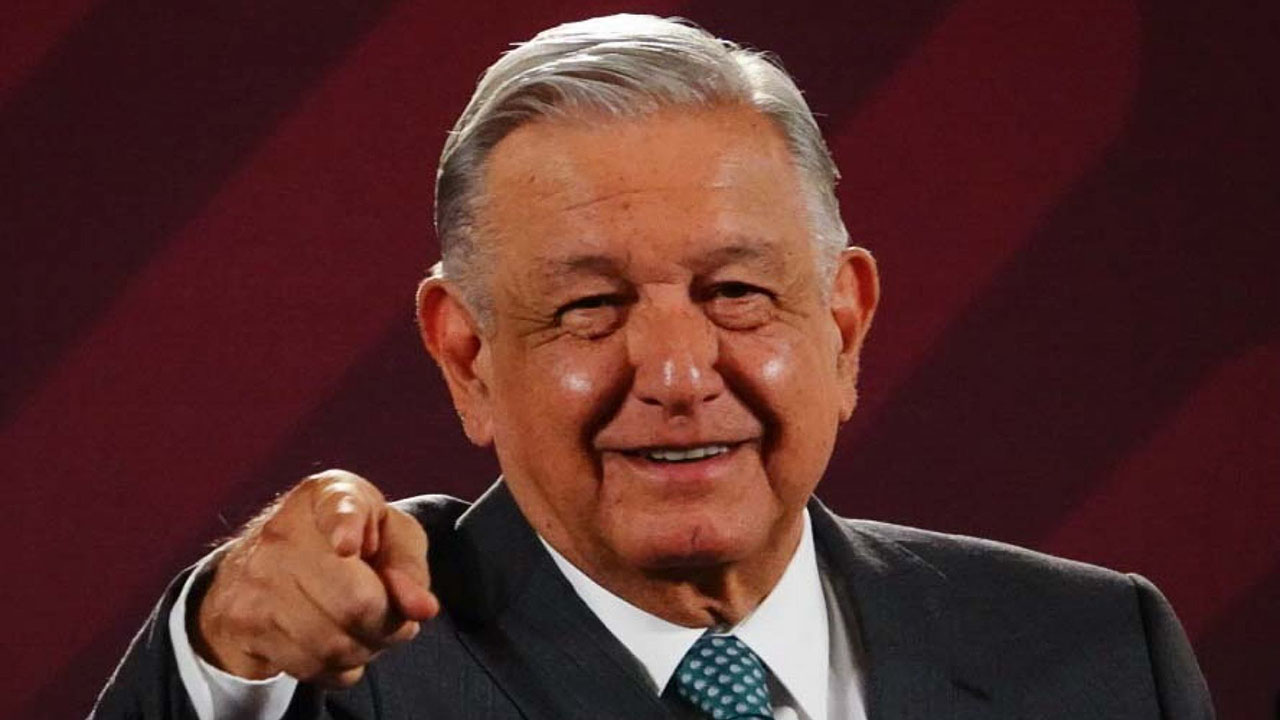 Greg Abbott se amparó contra retiro de boyas pero "el juicio lo vamos a ganar": AMLO