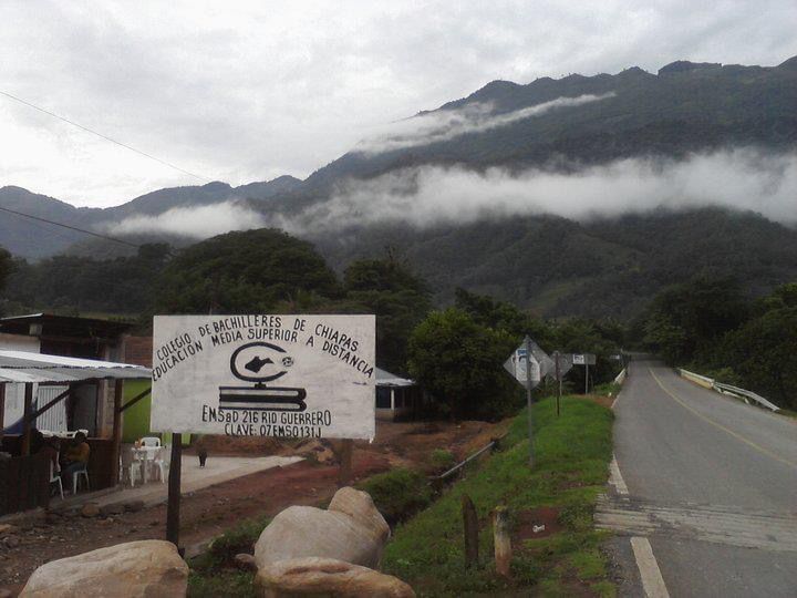 Hombres armados ‘levantan’ a maestra del COBACH