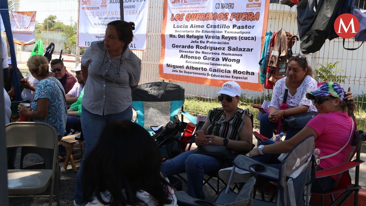 Maestros de Ciudad Madero toman el Crede. (Yazmín Sánchez)