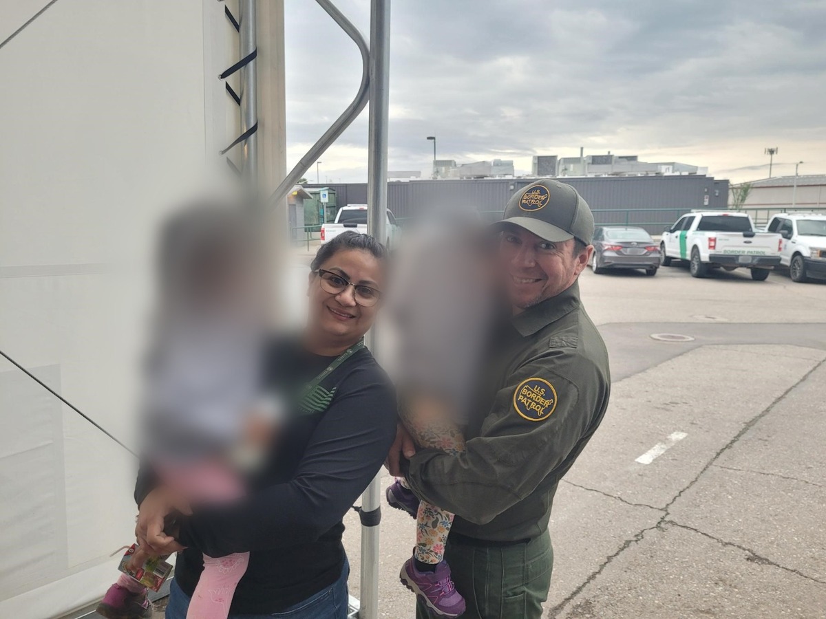Patrulla Fronteriza asegura a dos niños que viajaban solos