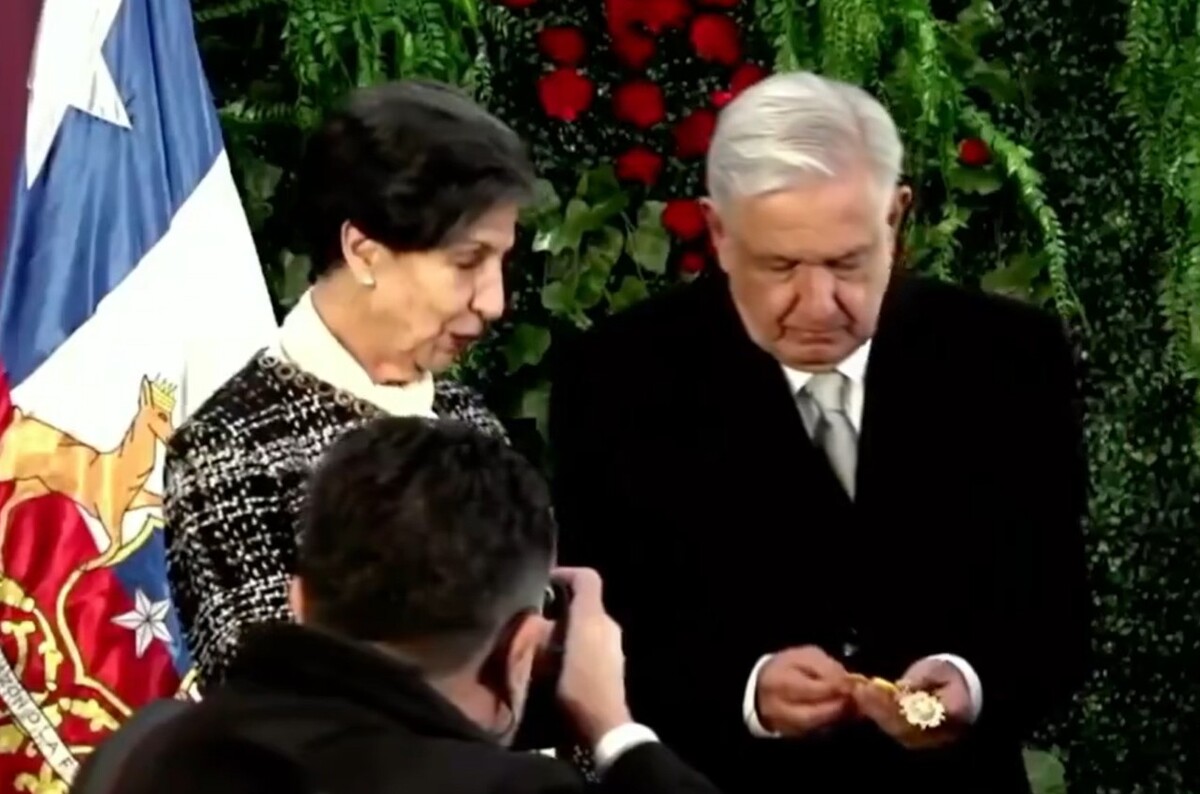AMLO restituye condecoración del Águila Azteca a Salvador Allende