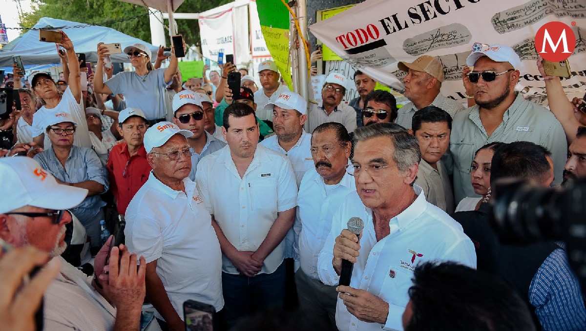 Américo Villarreal acude a plantón de maestros de Tamaulipas. (Cortesía)